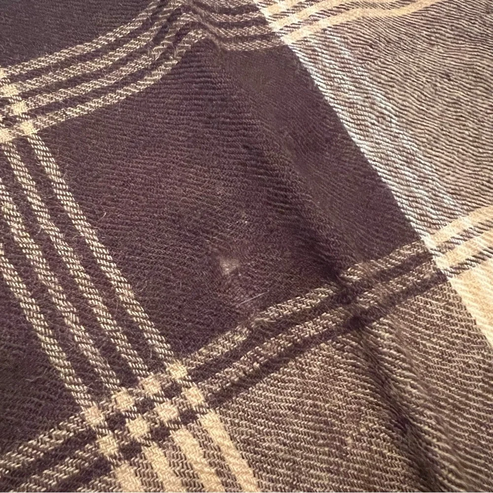 - Liz Claiborne unisex 100% wool scarf.